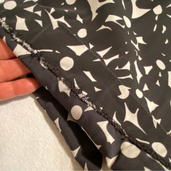 Diane Von Furstenberg DVF Purdy Black and White Floral Jumpsuit Size 2 - Picture 11 of 16